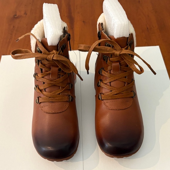 Propet Brown Heeled Boots with Cream Lining NWOT - Picture 2 of 8